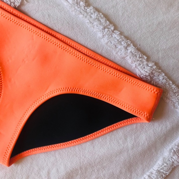 TRIANGL BATHING SUITS - Picture 4 of 4